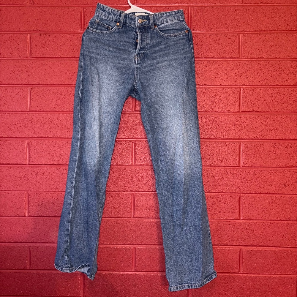 H&M Women's Straight Leg Jeans in Medium Blue Wash